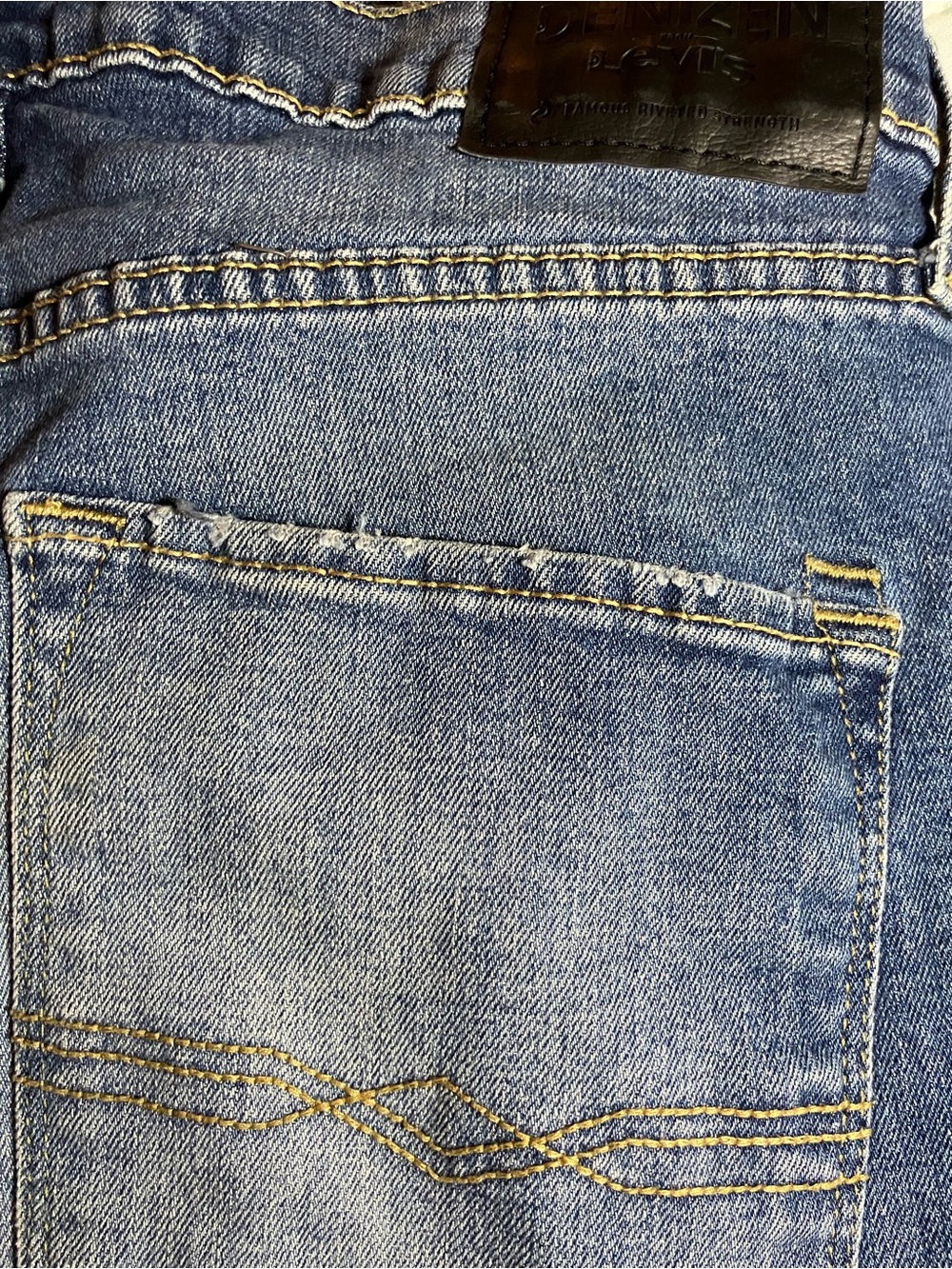Levi's Women's Denizen Straight Leg Jeans in Light Blue